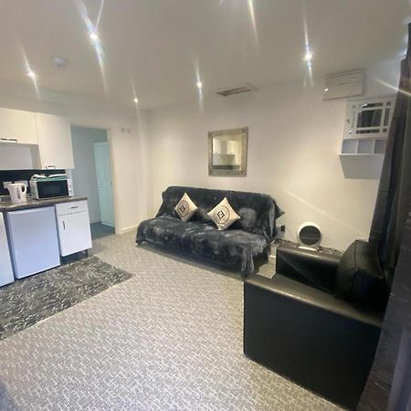 Beautiful 3-Bed Apartment In Merthyr Tydfil Eksteriør bilde