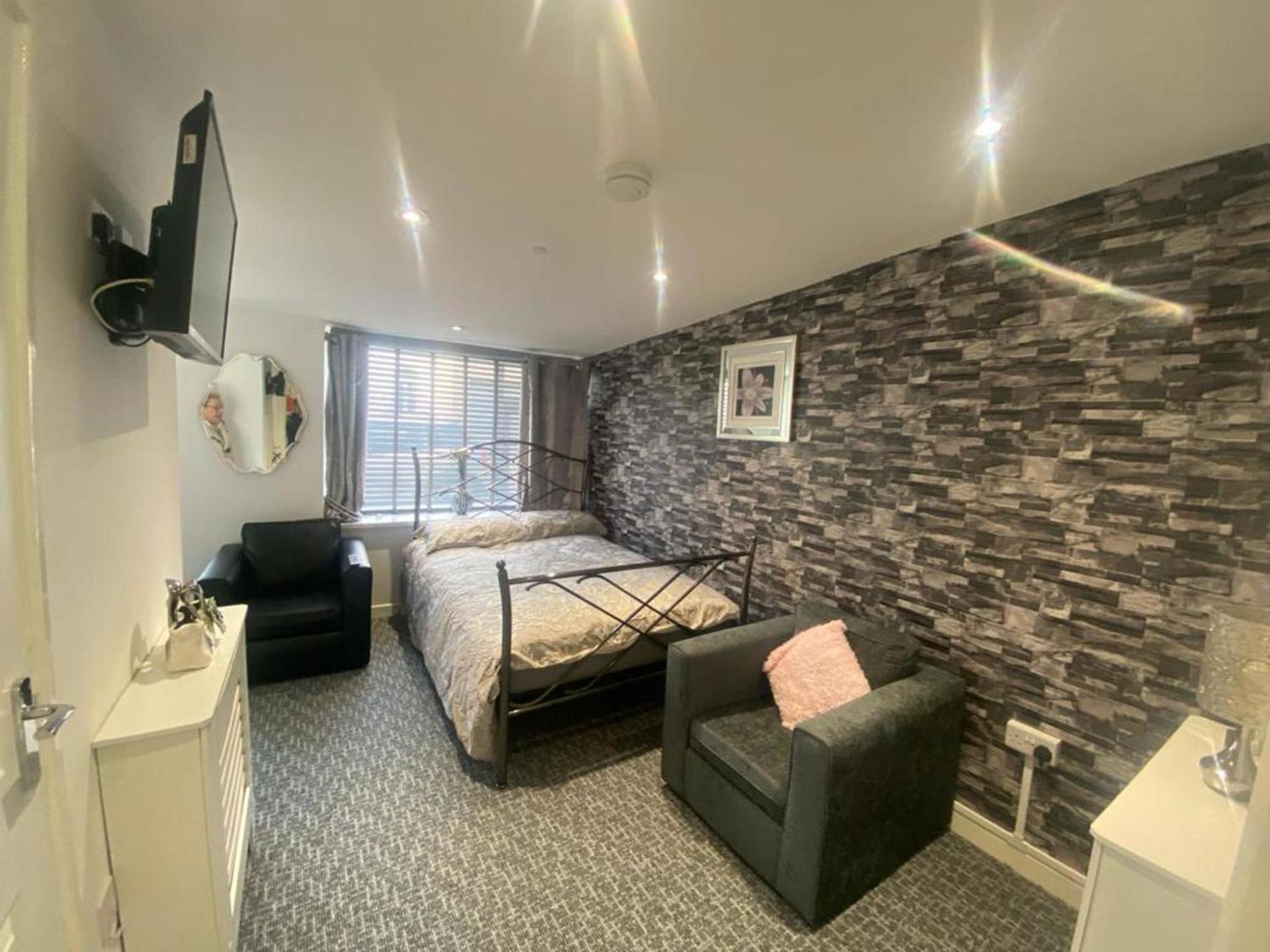 Beautiful 3-Bed Apartment In Merthyr Tydfil Eksteriør bilde