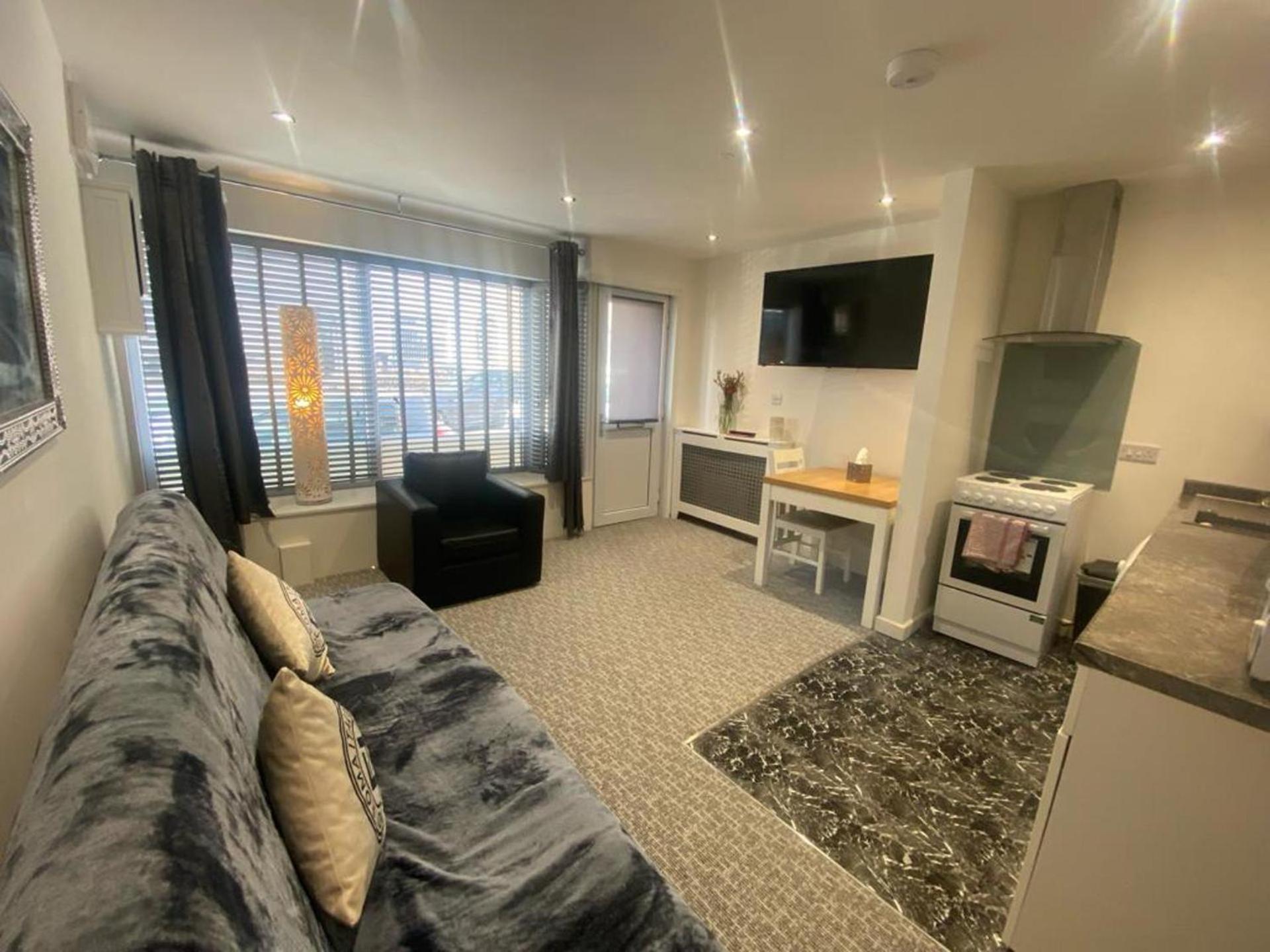Beautiful 3-Bed Apartment In Merthyr Tydfil Eksteriør bilde