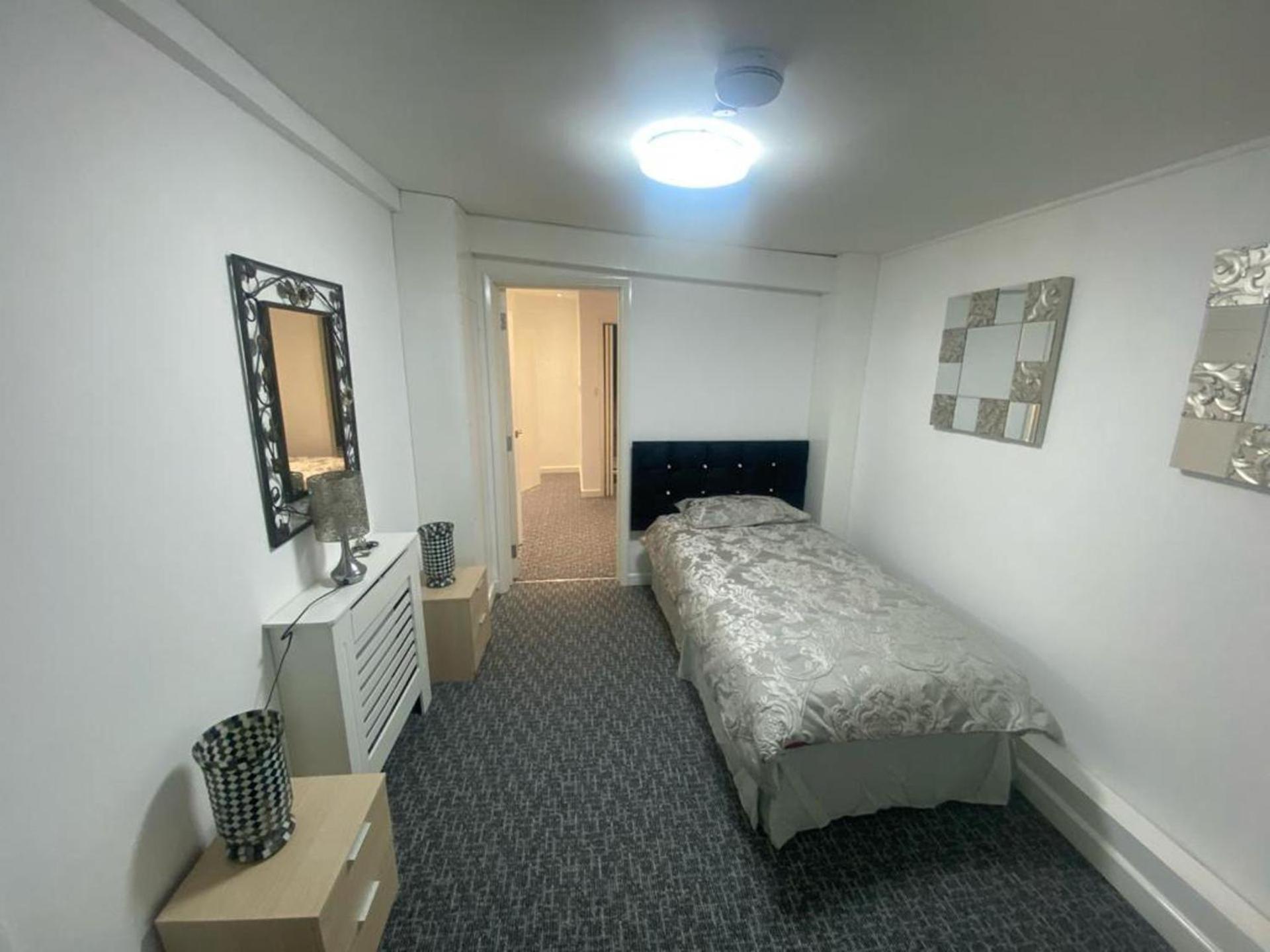 Beautiful 3-Bed Apartment In Merthyr Tydfil Eksteriør bilde