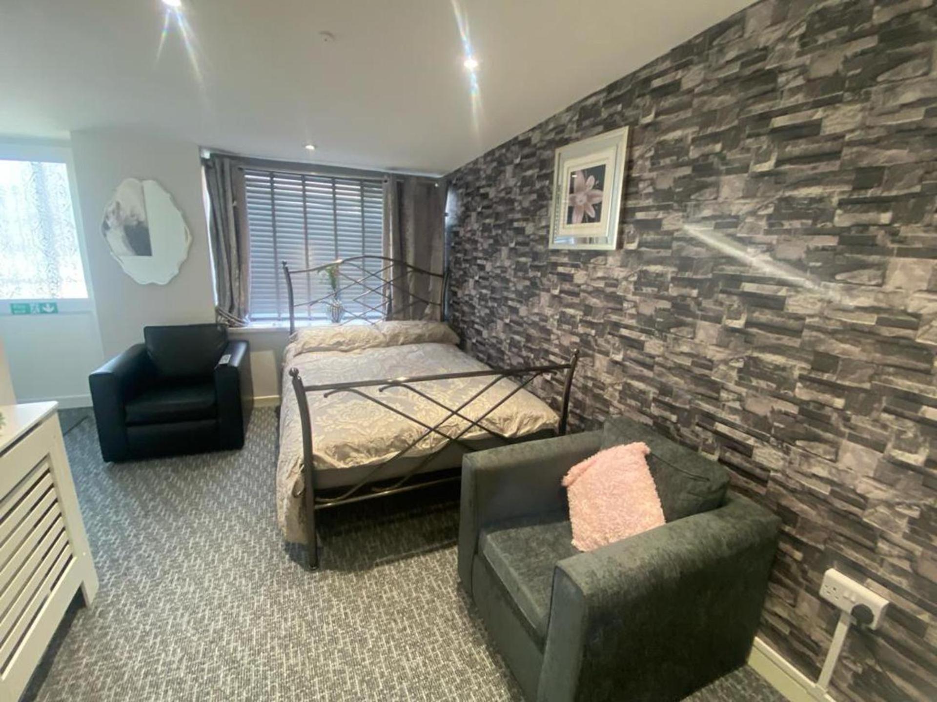 Beautiful 3-Bed Apartment In Merthyr Tydfil Eksteriør bilde